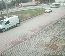 Ters y&ouml;ne giren okul servisi motosikletli gence mezar oldu