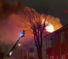 &Uuml;sk&uuml;dar&rsquo;da 7 katlı binada yangın &ccedil;ıktı!