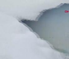 Van&rsquo;da kar 2 metreyi aştı, 76 yerleşim yoluna ulaşılamıyor