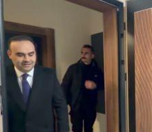 Bakan Kacır, depremzede aile ile iftar yaptı