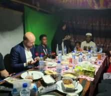 Bilal Erdoğan, ilk iftarını Arakanlı M&uuml;sl&uuml;manlarla birlikte a&ccedil;tı