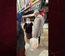 &Ccedil;orum Belediye Başkanı Aşgın yolda g&ouml;rd&uuml;ğ&uuml; yaşlı kadını makam aracıyla k&ouml;y&uuml;ne bıraktı