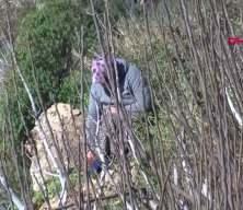 Evladı i&ccedil;in falezlere &ccedil;ıkan anne: Hayvanlar bile bırakmıyor yavrularını nasıl bırakayım?