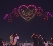 Havai fişekler tarihe karışıyor! &Ccedil;in bu g&ouml;steri i&ccedil;in tam iki bin tane kullandı!