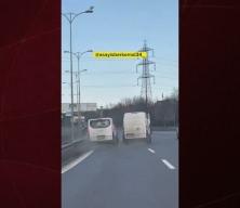 İstanbul trafiğinde maganda dehşeti: Yanındaki aracı bile bile bariyerlere sıkıştırdı!