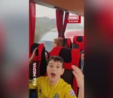 İstanbul'da &ouml;ğrenciler cami ziyaretine ilahilerle gittiler