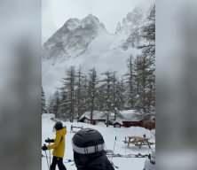  İtalya'daki kayak merkezinde &ccedil;ığ sonucu en az 3 kişi &ouml;ld&uuml;