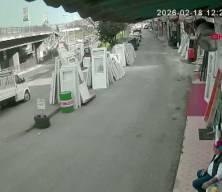 K&ouml;pekten ka&ccedil;arken otob&uuml;s&uuml;n altında kalan &uuml;niversiteli yaşam savaşı veriyor