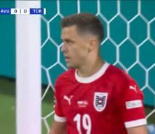 Merih Demiral g&ouml;n&uuml;llere taht kurdu! Her g&uuml;n iftar sofrası kurduracak