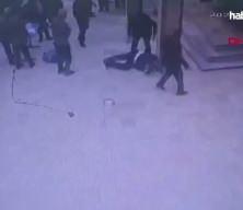 Sultangazi'de cami avlusunda dayısına kaldırım taşıyla saldırdı