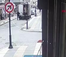 Tartıştığı kişiyi dakikalarca tekmeledi