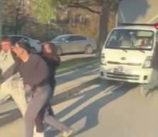 Trafikte yumruklu kavga! Cadde boks ringine d&ouml;nd&uuml;!