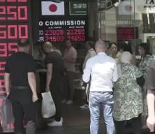 Turizm b&ouml;lgeleri ve b&uuml;y&uuml;k şehirlerde yetkisiz d&ouml;viz alım satımı yapanlar yakından takip edilecek