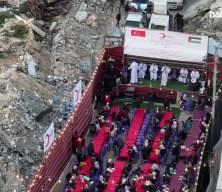 T&uuml;rk Kızılay, Gazze&rsquo;de yerinden edilen Filistinlilere iftar programı d&uuml;zenledi