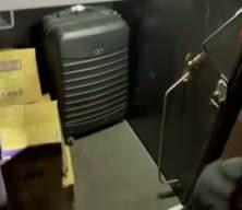 Adana&rsquo;da yolcu otob&uuml;s&uuml;nde 13,5 milyon TL&rsquo;lik ka&ccedil;ak telefon ele ge&ccedil;irildi