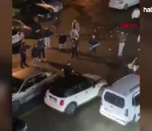 AVM otoparkı savaş alanına d&ouml;nd&uuml;: Bı&ccedil;aklar ve levhalar havada u&ccedil;uştu