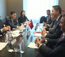 Bakan Bayraktar G&uuml;ney Koreli mevkidaşı ile g&ouml;r&uuml;şt&uuml;