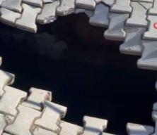 &Ccedil;anakkale'de yol &ccedil;&ouml;kt&uuml;: 2 metre derinliğinde devasa &ccedil;ukur oluştu