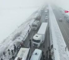 Erzurum'da karayolu savaş alanına d&ouml;nd&uuml;: 11 ara&ccedil; birbirine girdi: 20 yaralı