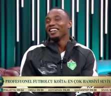 Fode Koita'dan canlı yayında 'Kabe'de Hacılar' performansı