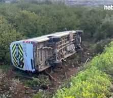 Hatay'da &ouml;ğrenci servisi devrildi: 9 kişi yaralandı