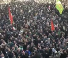 İran'da Hamaney'in &ouml;l&uuml;m&uuml; sonrası halk yas tutmak i&ccedil;in meydanlara akın etti