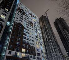 İstanbul'da bir sitede 2 kişi silahla vurulmuş halde &ouml;l&uuml; bulundu