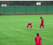 Kalecinin attığı top martıya isabet etti işte sahada yaşanan o İlgin&ccedil; anlar 