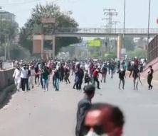 Kara&ccedil;i&rsquo;de ABD Konsolosluğu &ouml;n&uuml;nde protesto: 9 &ouml;l&uuml;, 36 yaralı