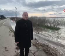 Meri&ccedil; taştı, sedde patladı: Karayolu sular altında