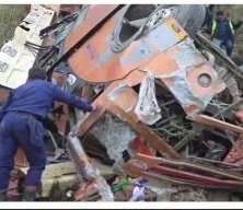 Nepal'de otob&uuml;s kazası: 17 &ouml;l&uuml;