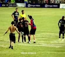 Taraftara m&uuml;dahale etmek isteyen g&uuml;venlik Messi'yi sakatlıyordu!