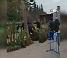 Zabıta m&uuml;dahalesine seyyar satıcılardan bı&ccedil;aklı tepki