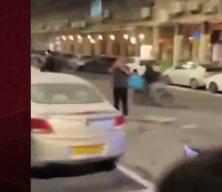 İsrail'in vatandaşlarına uyguladığı İran sans&uuml;r&uuml; kamerada! G&ouml;r&uuml;nt&uuml; &ccedil;ekenler tutuklanıyor...