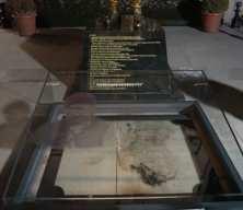 Cumhurbaşkanı Erdoğan, &Ouml;mer Halisdemir'in şehit olduğu noktadaki anıtın &ouml;n&uuml;nde dua etti