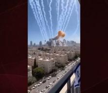 İran İsrail'e bomba yağdırdı, demir kubbe delik deşik oldu...