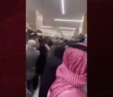 10 g&uuml;nl&uuml;k yiyecek kaldı! Halk markete akın etti: Rafları boşalttılar