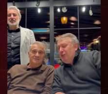 &Uuml;nl&uuml; teknik direkt&ouml;r Şenol G&uuml;neş İsmail T&uuml;r&uuml;t şarkı s&ouml;yledi! O anlar sosyal medyada g&uuml;ndem oldu