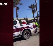 CHP'li Buca belediyesinin g&ouml;revini vatandaş ve Jandarma yaptı! 