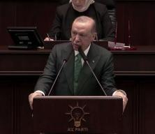 Cumhurbaşkanı Erdoğan g&ouml;z&uuml;n&uuml; kan b&uuml;r&uuml;m&uuml;ş şebekenin y&uuml;z&uuml;nden "B&ouml;lgemiz kan ve barut kokusuyla kaplandı" dedi