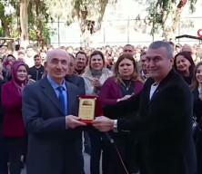 40 yıllık &ouml;ğretmene alkışlar i&ccedil;erisinde h&uuml;z&uuml;nl&uuml; veda