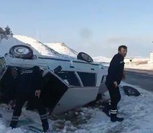 Mardin'de devrilen otomobildeki 4 kişi yaralandı