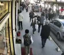 Mardin'de sokakta dehşet anları! Sopalı kavgada 1 kişi yaralandı