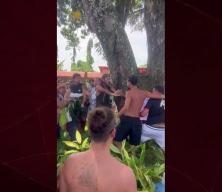 Brezilya'da Filistin bayrağı taşıyan kadına saldıran İsraillilere yerel halk tepki g&ouml;sterdi