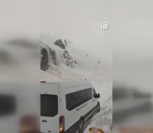 Şırnak-Hakkari kara yoluna &ccedil;ığ d&uuml;şt&uuml;