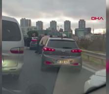 Trafikte tekmeli yumruklu kavga