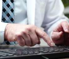 Uzman isim a&ccedil;ıkladı: &Ccedil;ocuklarda b&ouml;brek hastalığı belirlileri neler?