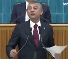 Akın G&uuml;rlek&rsquo;ten &Ouml;zg&uuml;r &Ouml;zel&rsquo;e &ldquo;algı operasyonu&rdquo; tepkisi