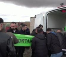 Aksaray'da anne ve babasının kabri başında &ouml;ld&uuml;r&uuml;len Gamze toprağa verildi