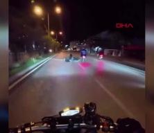 Antalya'da s&uuml;r&uuml;c&uuml;lerinin tek teker &uuml;zerinde kullandığı 2 motosiklet kaza yaptı: 2 yaralı